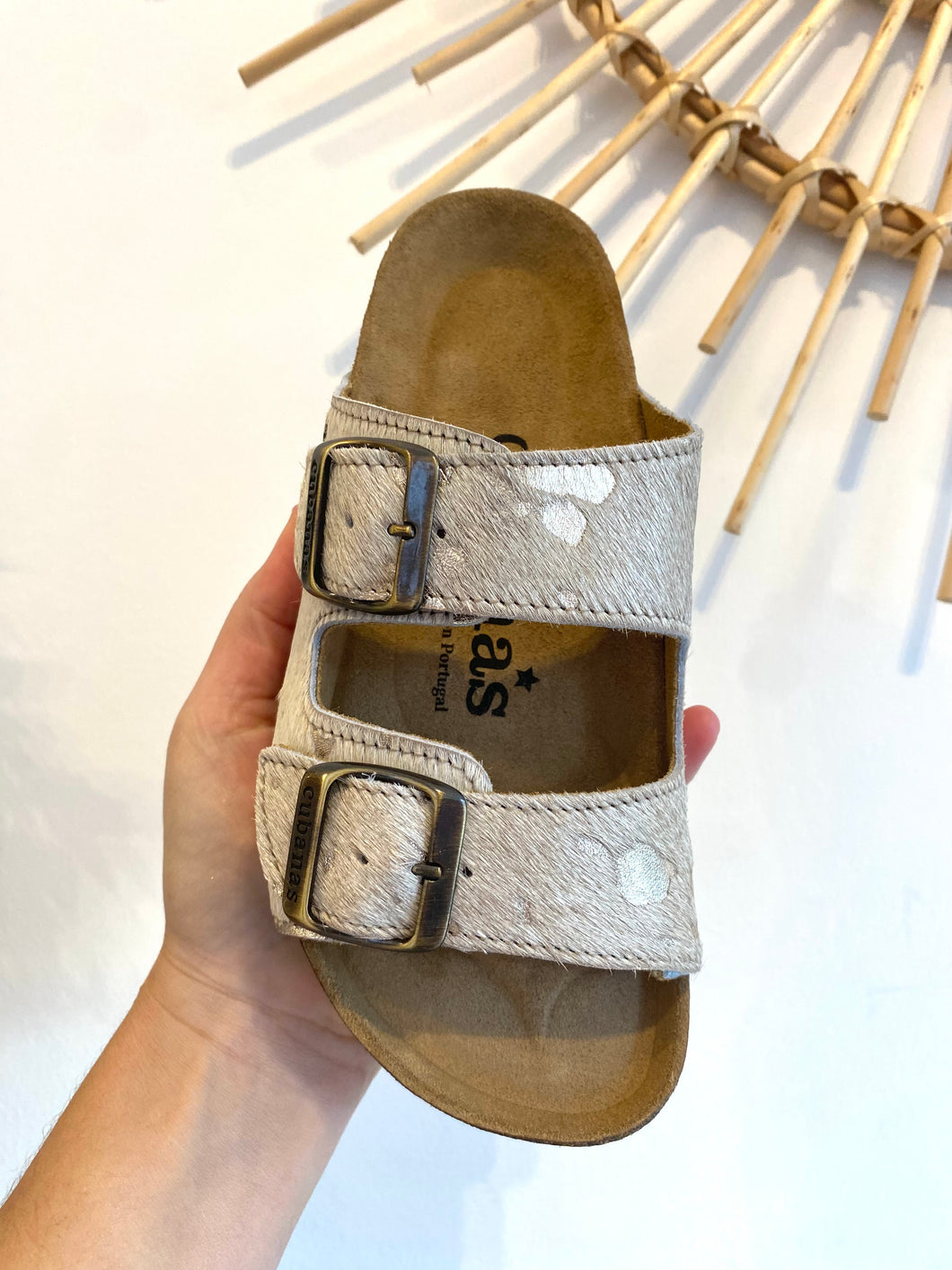 Chinelo fivelas Amalia pêlo pinceladas gold Cubanas