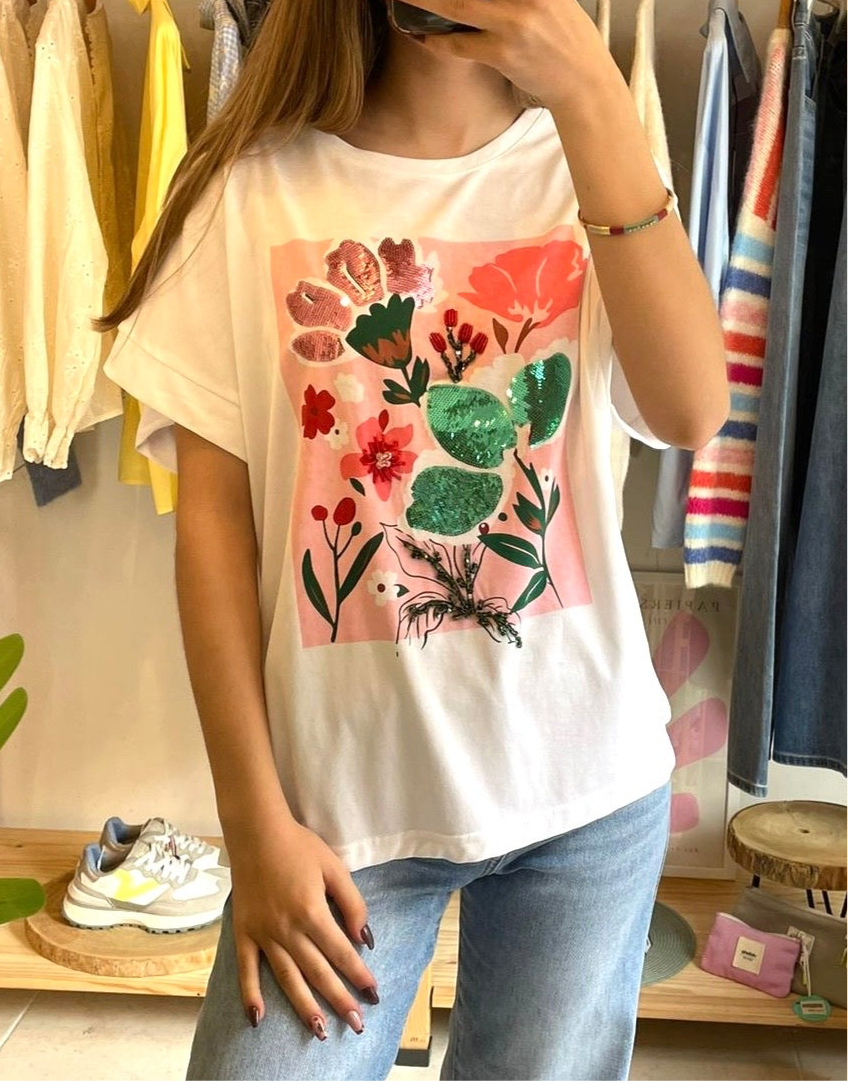 T-shirt branca flores