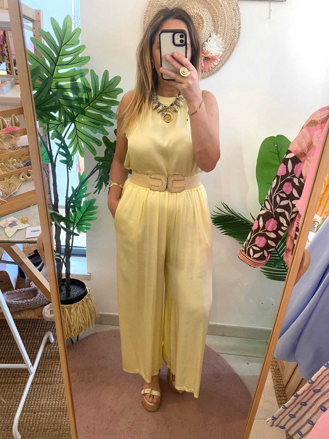 Calças acetinadas amarelo