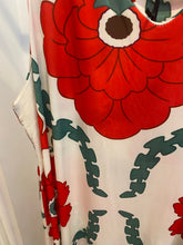 Carregar imagem no visualizador da galeria, Vestido comprido malha fria estampa papoilas branco
