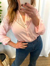 Carregar imagem no visualizador da galeria, Blusa Morgan rendada rosa
