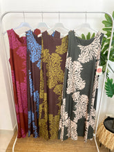 Carregar imagem no visualizador da galeria, Vestido comprido malha fria estampa floral
