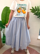 Carregar imagem no visualizador da galeria, Saia midi balão azul
