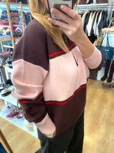 Carregar imagem no visualizador da galeria, Polo de malha risca castanho e rosa
