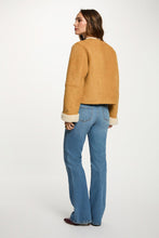 Carregar imagem no visualizador da galeria, Casaco camel pele de pêssego Morgan
