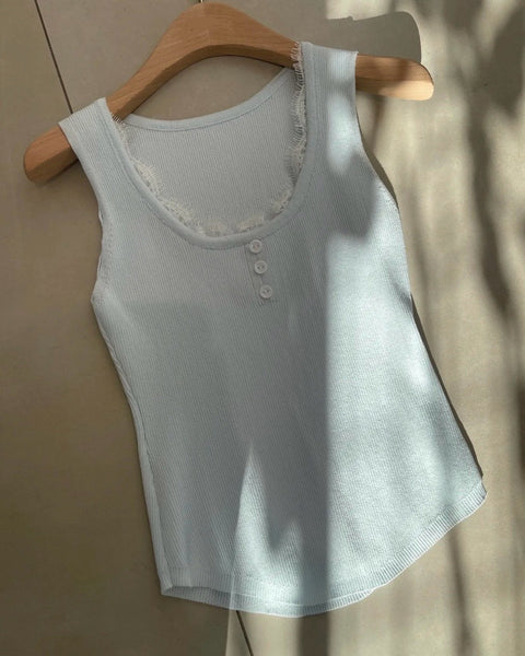 Top canelado com rendinha azul