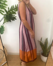 Carregar imagem no visualizador da galeria, Vestido riscas largas rosa
