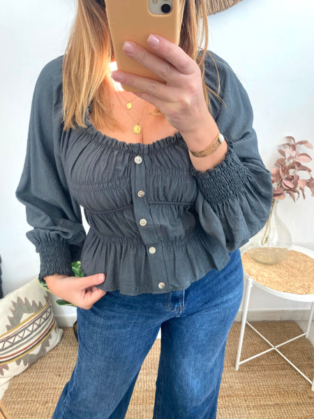 Blusa lisa franzidos cinza