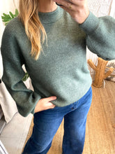 Carregar imagem no visualizador da galeria, Camisola Vivioli kaki Vila
