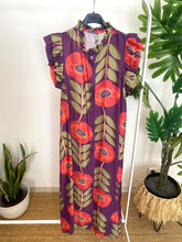 Carregar imagem no visualizador da galeria, Vestido camisa com folho manga estampa papoilas vermelho

