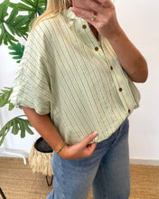 Carregar imagem no visualizador da galeria, Camisa oversize riscas
