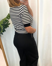 Carregar imagem no visualizador da galeria, Camisola Morgan riscas preto e branco
