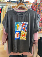 Carregar imagem no visualizador da galeria, T-shirt cinza mariscada
