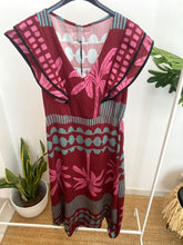 Carregar imagem no visualizador da galeria, Vestido vintage com folho palmeiras Bordeaux
