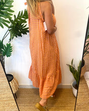 Carregar imagem no visualizador da galeria, Vestido vichy atado pescoço laranja e rosa
