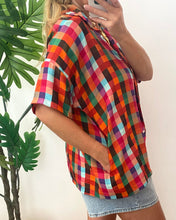 Carregar imagem no visualizador da galeria, Camisa oversize padrão quadrados multicor
