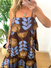 Carregar imagem no visualizador da galeria, Vestido papoilas com folhos largos azul
