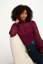 Carregar imagem no visualizador da galeria, Blusa renda Bordeaux Morgan
