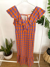 Carregar imagem no visualizador da galeria, Vestido vichy gola com folho laranja
