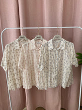 Carregar imagem no visualizador da galeria, Camisa estampa fine flower
