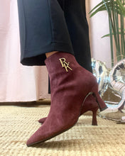 Carregar imagem no visualizador da galeria, Botim camurça logo bordeaux Ruika
