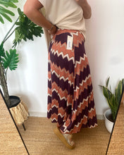 Carregar imagem no visualizador da galeria, Saia malha fria zigzag laranja e Bordeaux
