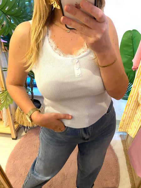 Top canelado com rendinha azul