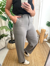 Carregar imagem no visualizador da galeria, Calça Visiffe beje Vila
