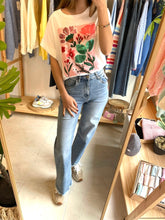 Carregar imagem no visualizador da galeria, T-shirt branca flores
