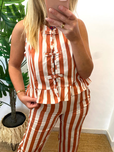 Conjunto blusa e calças riscas