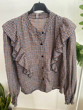 Carregar imagem no visualizador da galeria, Camisa quadradinhos folho ombro azul
