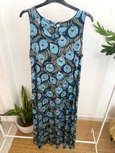 Carregar imagem no visualizador da galeria, Vestido comprido malha fria flores marinho e turquesa
