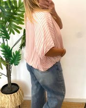 Carregar imagem no visualizador da galeria, Camisa oversize riscas
