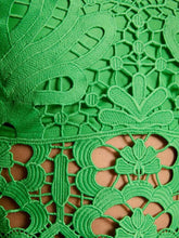 Carregar imagem no visualizador da galeria, Top de renda verde Morgan
