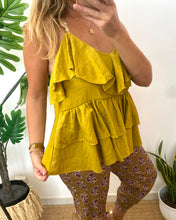 Carregar imagem no visualizador da galeria, Top alças com folhos amarelo
