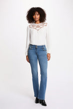 Carregar imagem no visualizador da galeria, Blusa branca crochet MORGAN
