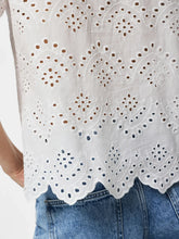 Carregar imagem no visualizador da galeria, Blusa Pieces bordado inglês branco
