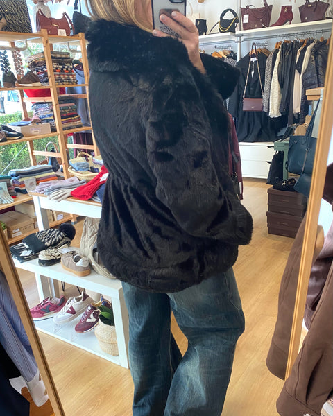 Casaco de pêlo cintado preto