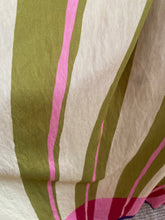 Carregar imagem no visualizador da galeria, Vestido riscas largas verde lima
