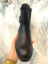 Carregar imagem no visualizador da galeria, Botas Cubanas Vanity preto elástico
