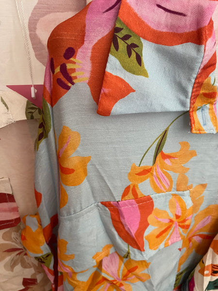 Vestido camisa estampado com bolso azul claro