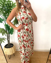 Carregar imagem no visualizador da galeria, Vestido estampa floral branco e vermelho
