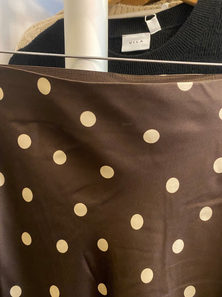 Saia acetinada com bolas castanho Viellette