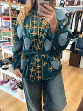 Carregar imagem no visualizador da galeria, Casaco de veludo bordado petróleo
