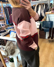 Carregar imagem no visualizador da galeria, Polo de malha risca castanho e rosa
