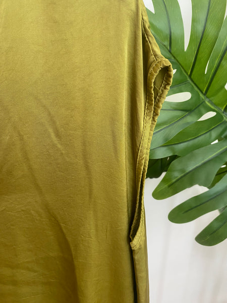 Blusa acetinada oversize verde oliva
