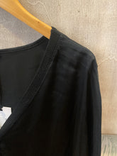 Carregar imagem no visualizador da galeria, Casaco/blusa acetinado preto
