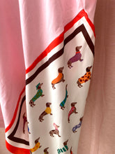 Carregar imagem no visualizador da galeria, T-shirt de algodão com lenço cães rosa
