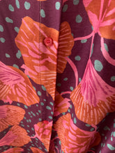 Carregar imagem no visualizador da galeria, Vestido camisa com folho manga estampa ginkgo beterraba
