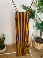 Carregar imagem no visualizador da galeria, Vestido alça fina riscas castanho e amarelo
